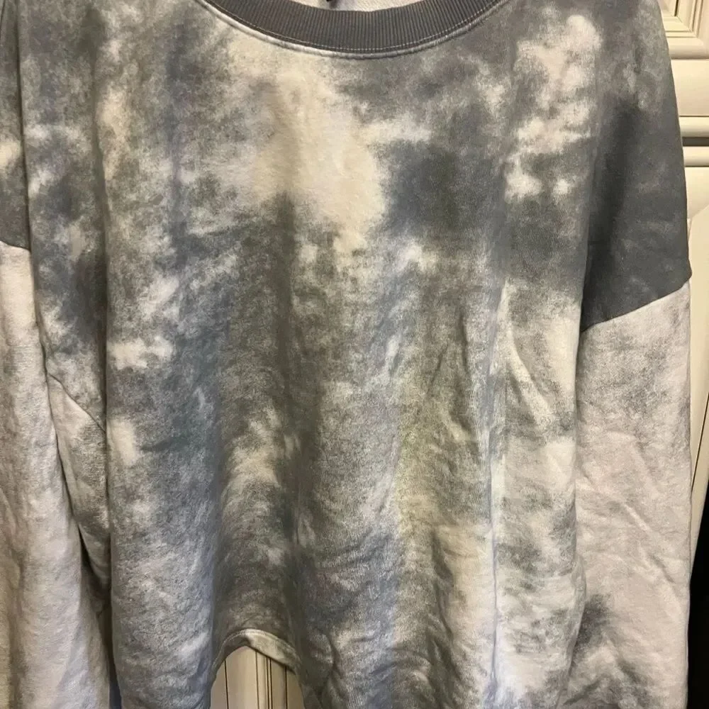 Solar Mist Sweatshirt in Sky L'urv Color:Sky L